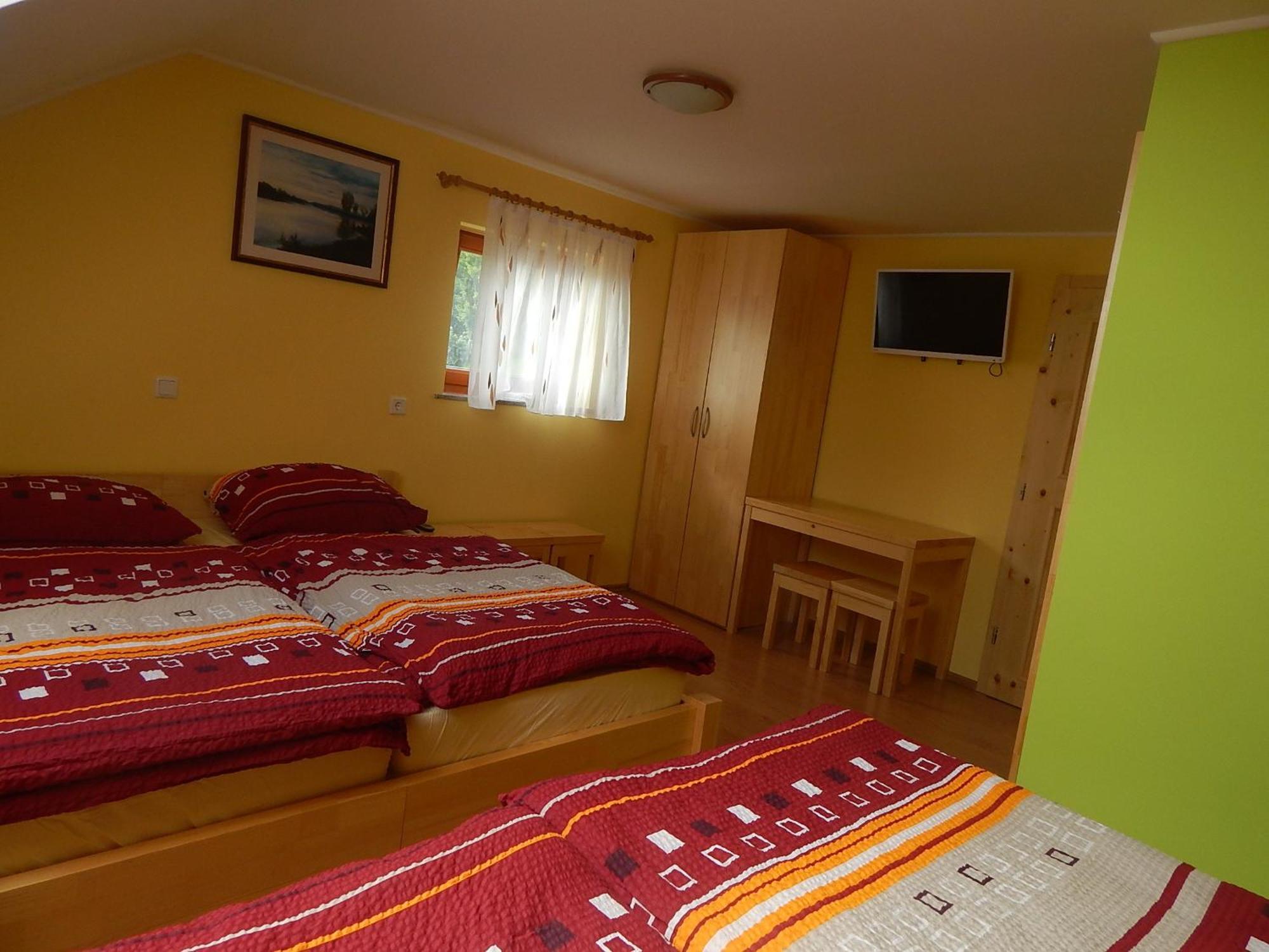 Guest House Pr Ambruzarju & Apartments Cerklje na Gorenjskem Room photo