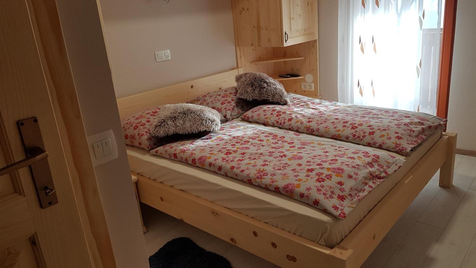 Guest House Pr Ambruzarju & Apartments Cerklje na Gorenjskem Room photo
